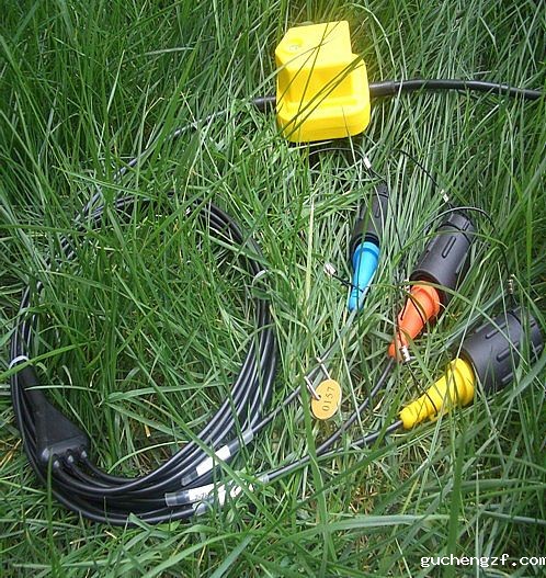 Serie de detectores de onda de tres componentes